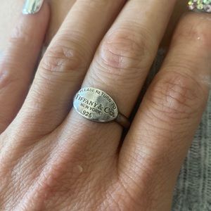 Tiffany & Co women’s logo ring sterling silver .925 size 7